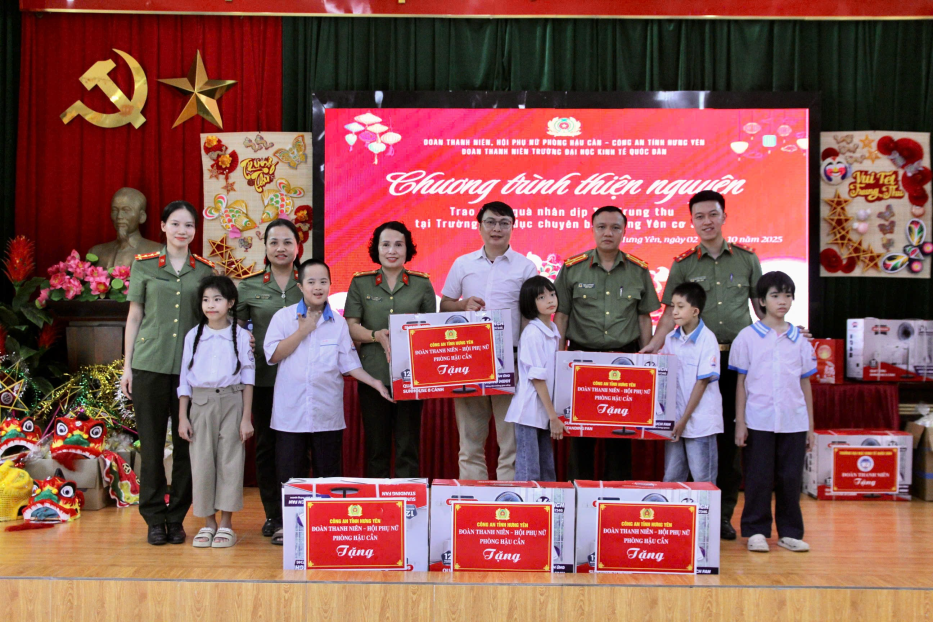 Lan tỏa yêu thương nhân dịp Tết Trung thu: Chương trình thiện nguyện tại Trường Giáo dục chuyên biệt Hưng Yên