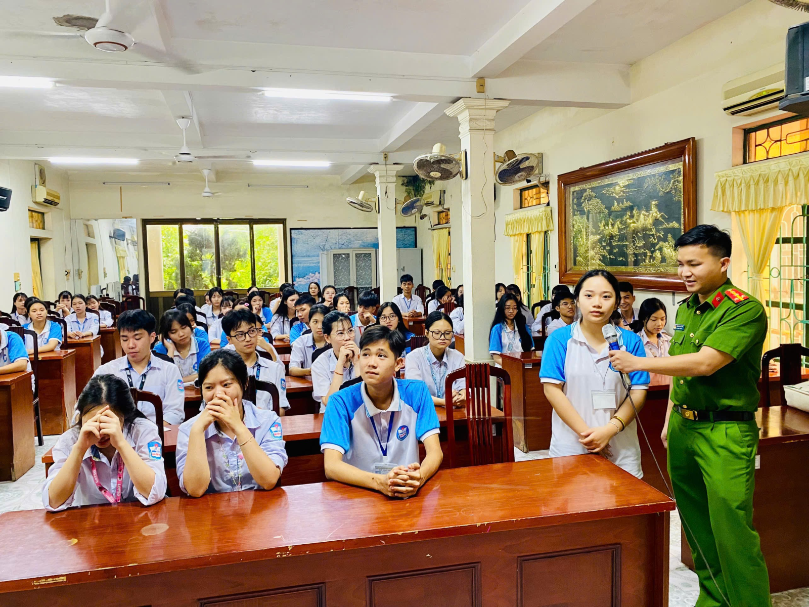 Công an xã Vũ Quý tuyên truyền, hướng dẫn kỹ năng sử dụng mạng xã hội  đảm bảo an toàn cho học sinh trên địa bàn
