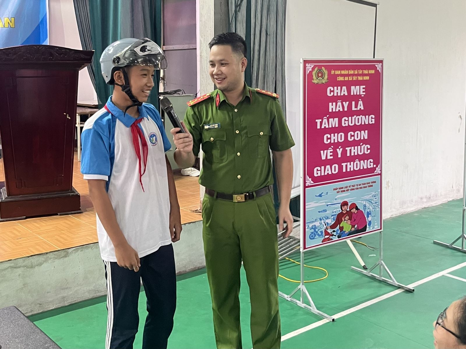 Tuyên truyền an toàn giao thông cho gần 700 học sinh tại Trường Tiểu học và THCS Thái Sơn