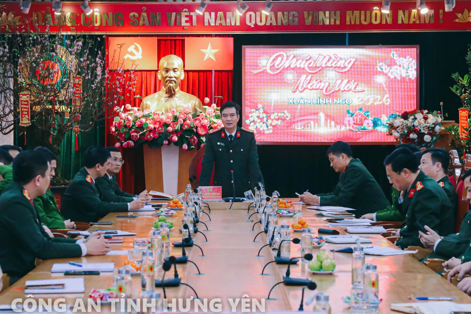 Đồng chí Phó Bí thư Đảng ủy, Phó Giám đốc Công an tỉnh chủ trì hội nghị giao ca trực Tết nguyên đán Bính Ngọ 2026