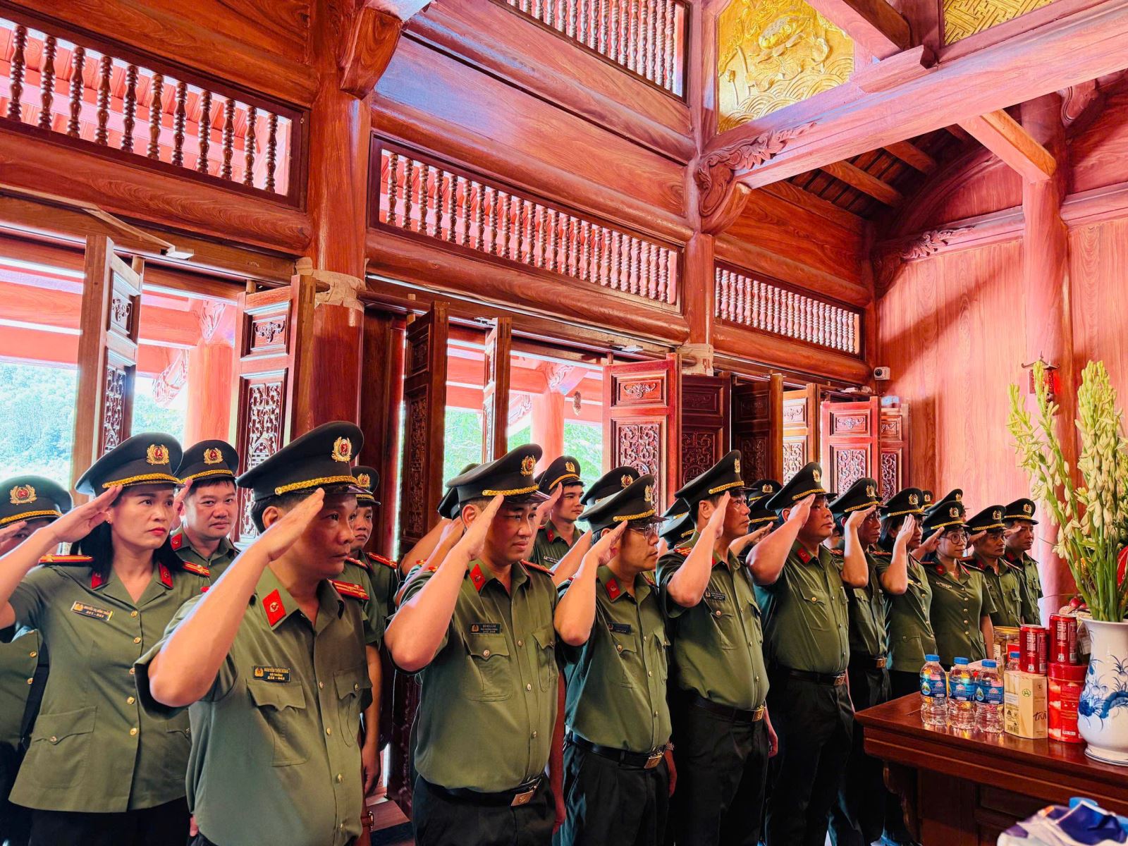 Phòng Kỹ thuật nghiệp vụ và Ngoại tuyến tổ chức hoạt động chào mừng 80 năm ngày truyền thống lực lượng An ninh nhân dân Việt Nam 
