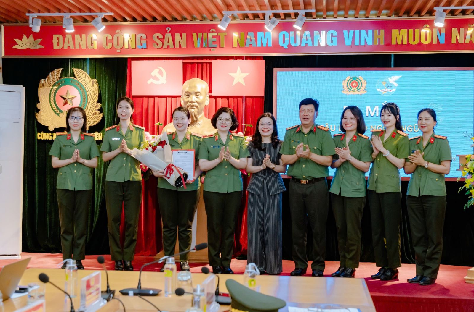 Hội Phụ nữ Công an tỉnh Hưng Yên ra mắt Câu lạc bộ Ngoại ngữ