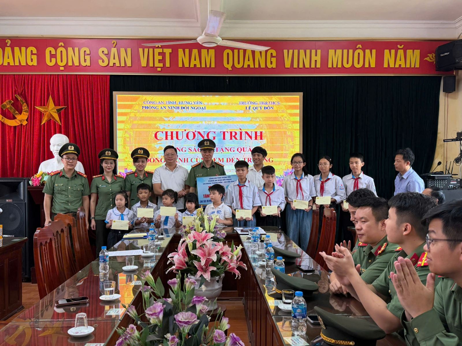 Tuổi trẻ phòng An ninh đối ngoại đẩy mạnh học tập và làm theo tấm gương đạo đức Hồ Chí Minh nhân Kỷ niệm 136 Ngày sinh chủ tịch Hồ Chí Minh (19/5/1890 -19/5/2026)