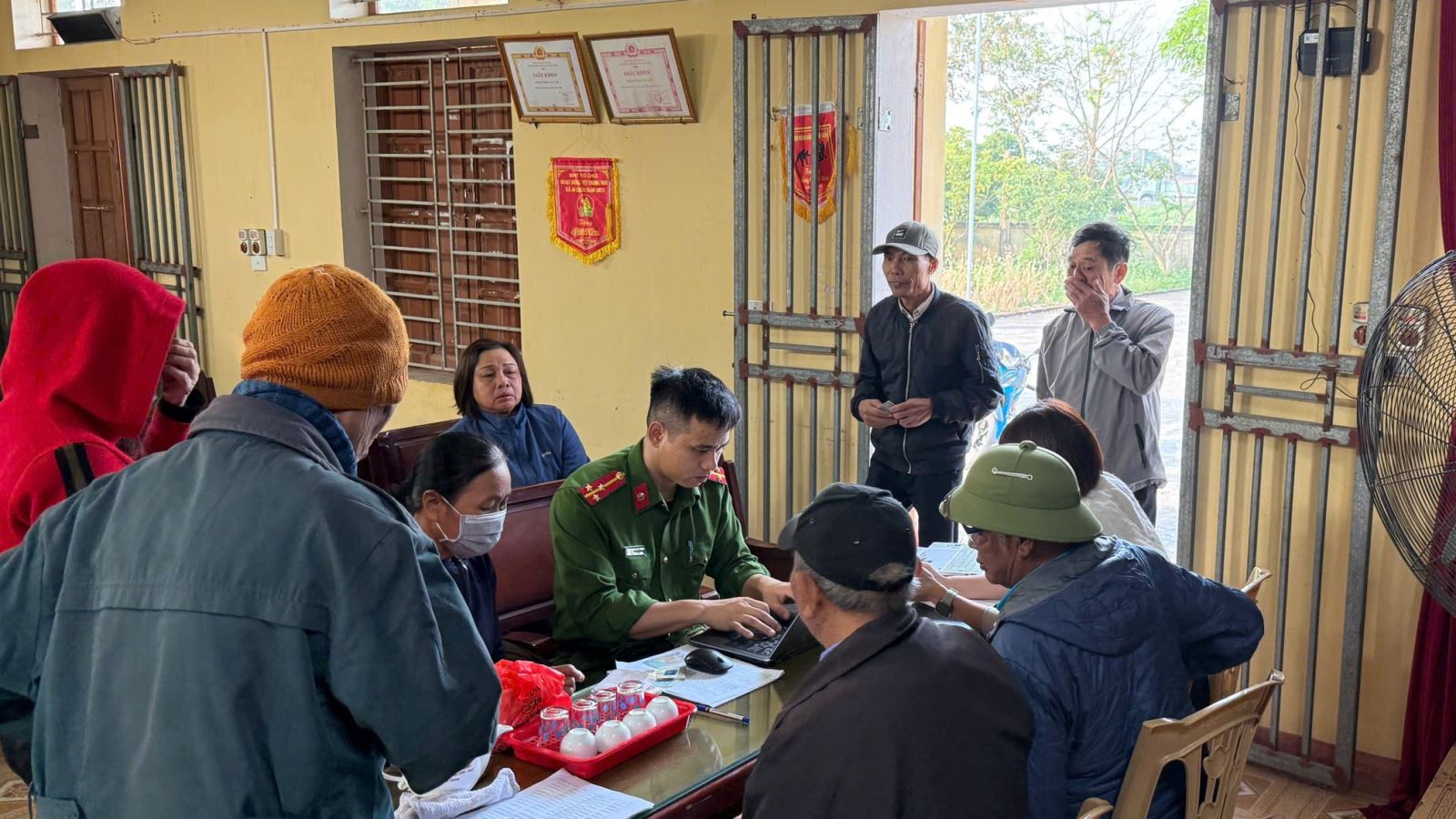 Công an xã Ái Quốc quyết tâm làm sạch dữ liệu đăng ký xe trên địa bàn