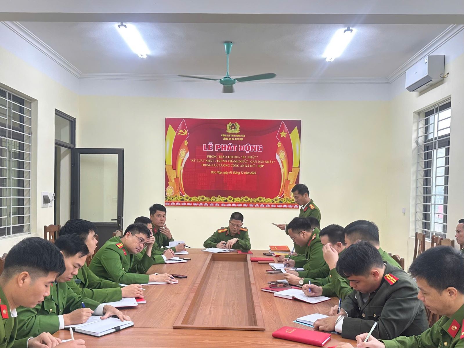 Công an xã Đức Hợp phát động phong trào thi đua “ba nhất”: Kỷ luật nhất - Trung thành nhất - Gần dân nhất