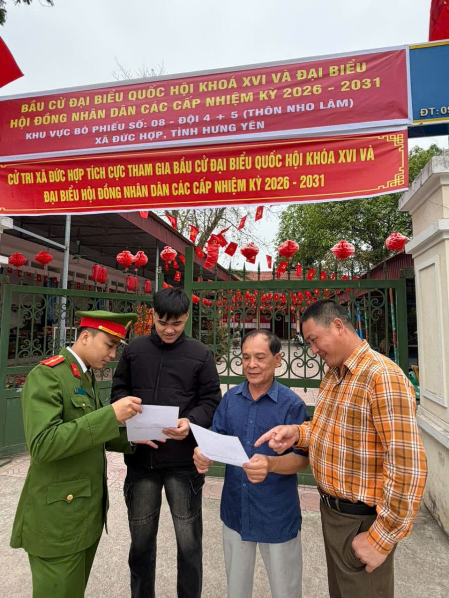 CÔNG AN XÃ ĐỨC HỢP TÍCH CỰC THAM GIA CHUẨN BỊ VÀ ĐẢM BẢO AN NINH TẠI CÁC ĐIỂM BẦU CỬ