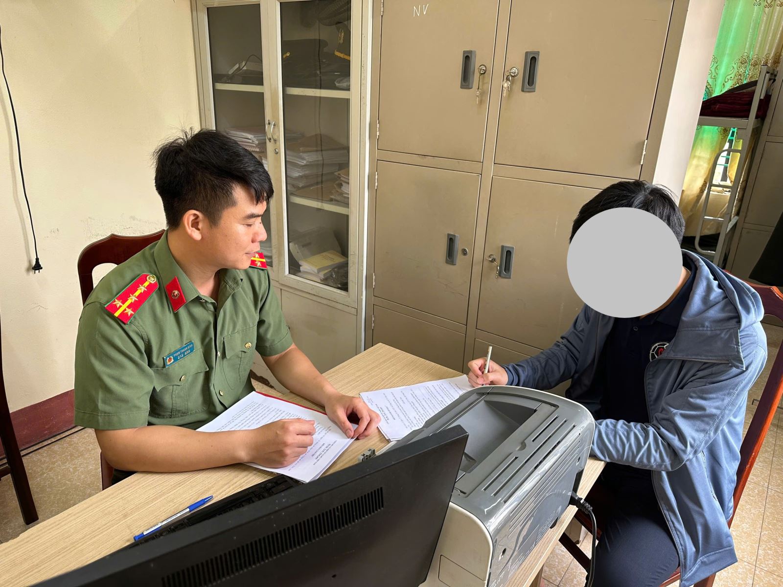 Công an xã Vũ Tiên tăng cường xử lý vi phạm trên không gian mạng, nâng cao nhận thức bảo vệ chủ quyền lãnh thổ