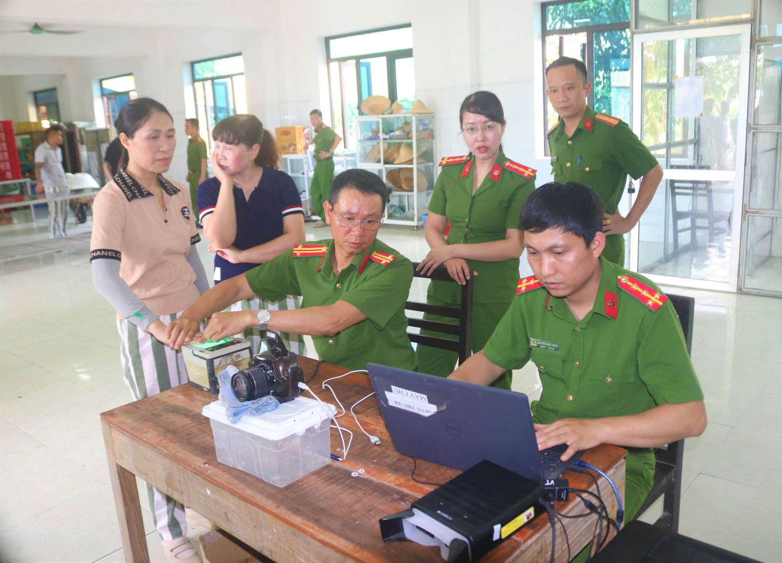 Trại tạm giam số 2 chủ động phối hợp, bảo đảm quyền lợi cho phạm nhân từ hoạt động cấp căn cước phục vụ công tác đặc xá năm 2026