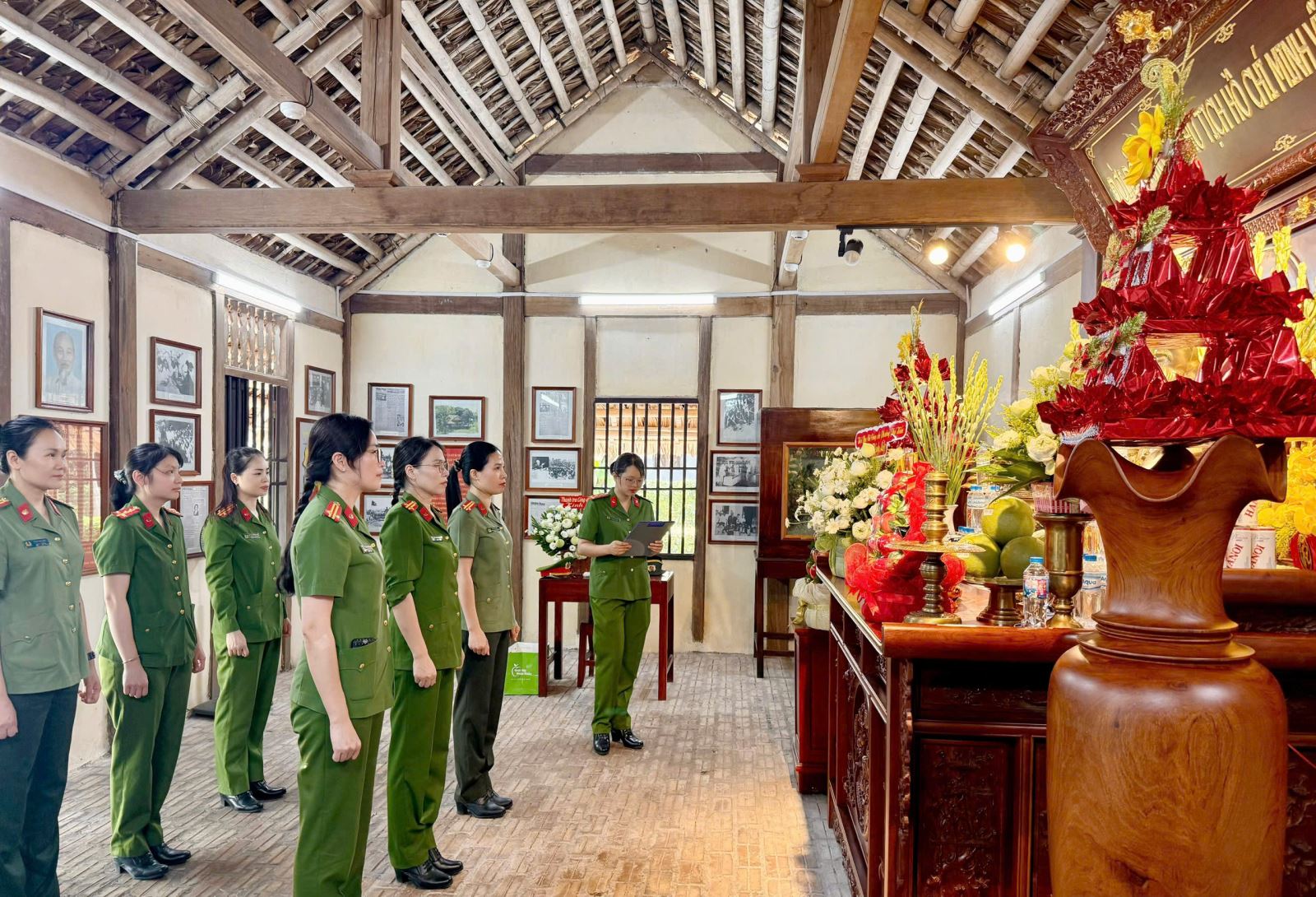 Chi Hội Phụ nữ Công an phường Phố Hiến tổ chức sinh hoạt chuyên đề nhân kỷ niệm 136 năm ngày sinh Chủ tịch Hồ Chí Minh