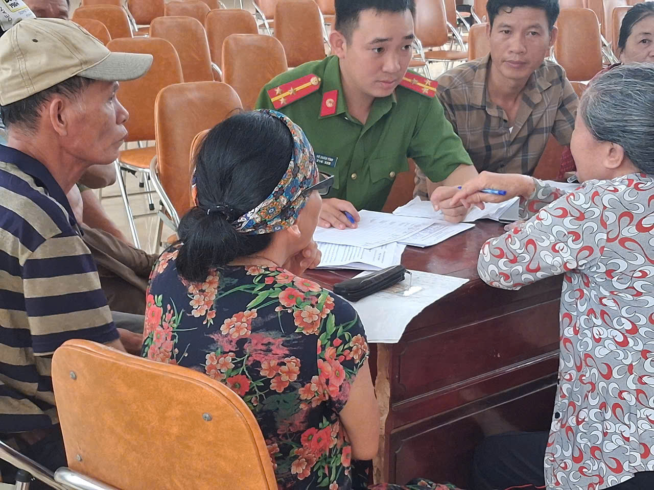 Công an xã Đông Thụy Anh lan tỏa nghĩa cử tri ân qua công tác thu nhận dữ liệu ADN thân nhân liệt sĩ