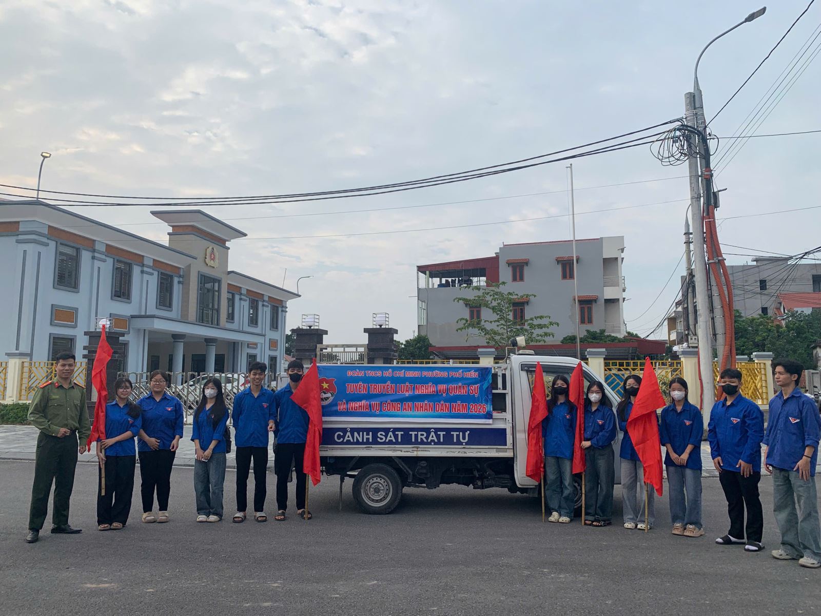 Công an phường Phố Hiến tổ chức tuyên truyền lưu động về luật nghĩa vụ quân sự và nghĩa vụ Công an nhân dân năm 2026: Lan tỏa tinh thần tự nguyện, trách nhiệm của tuổi trẻ trong sự nghiệp bảo vệ Tổ qu