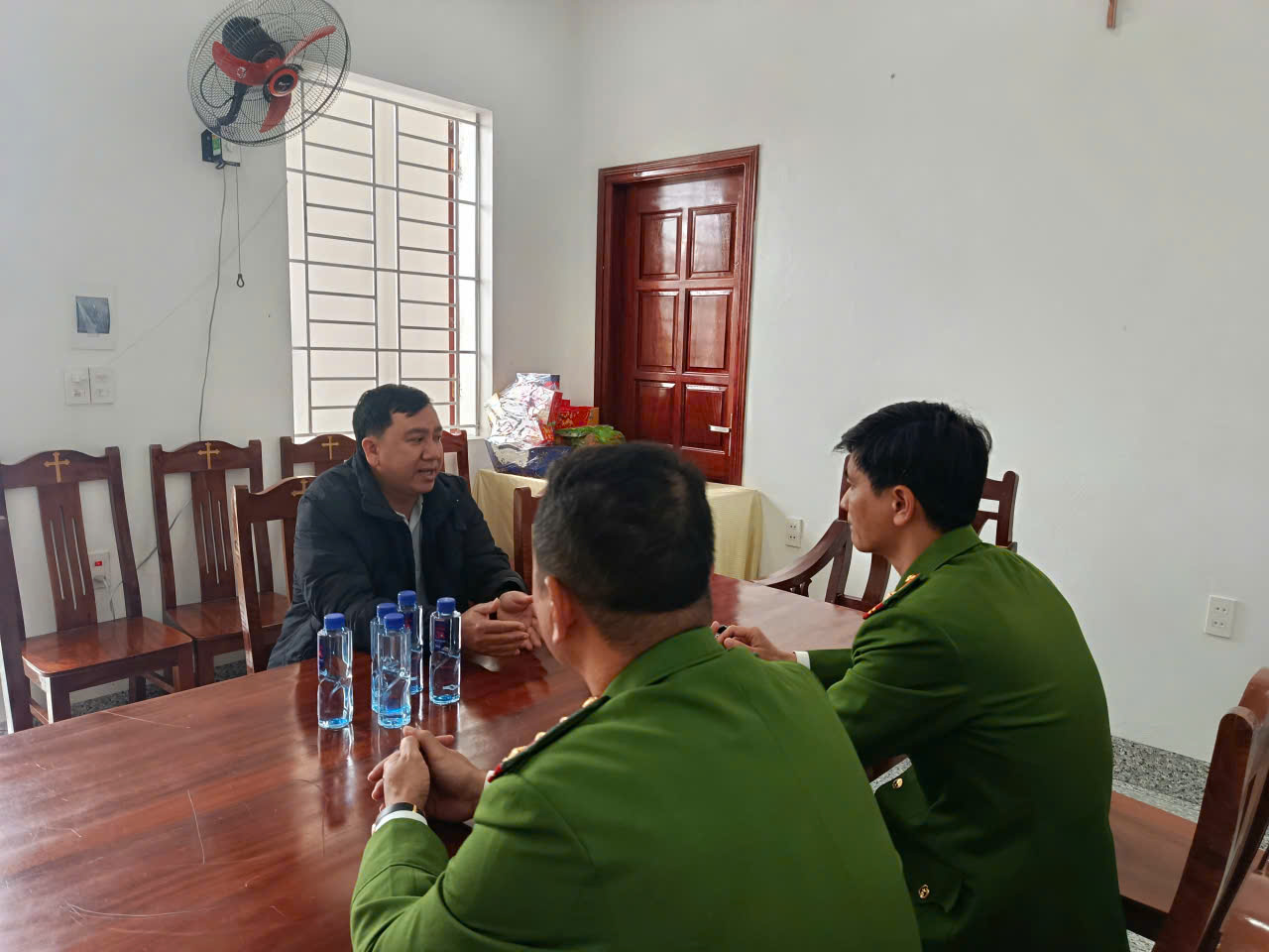 Công an xã Thư Vũ tích cực tuyên truyền, vận động cử tri là giáo dân thực hiện quyền, nghĩa vụ công dân, tham gia bầu cử đại biểu Quốc hội khoá XVI và Hội đồng nhân dân các cấp nhiệm kỳ 2026 – 2031