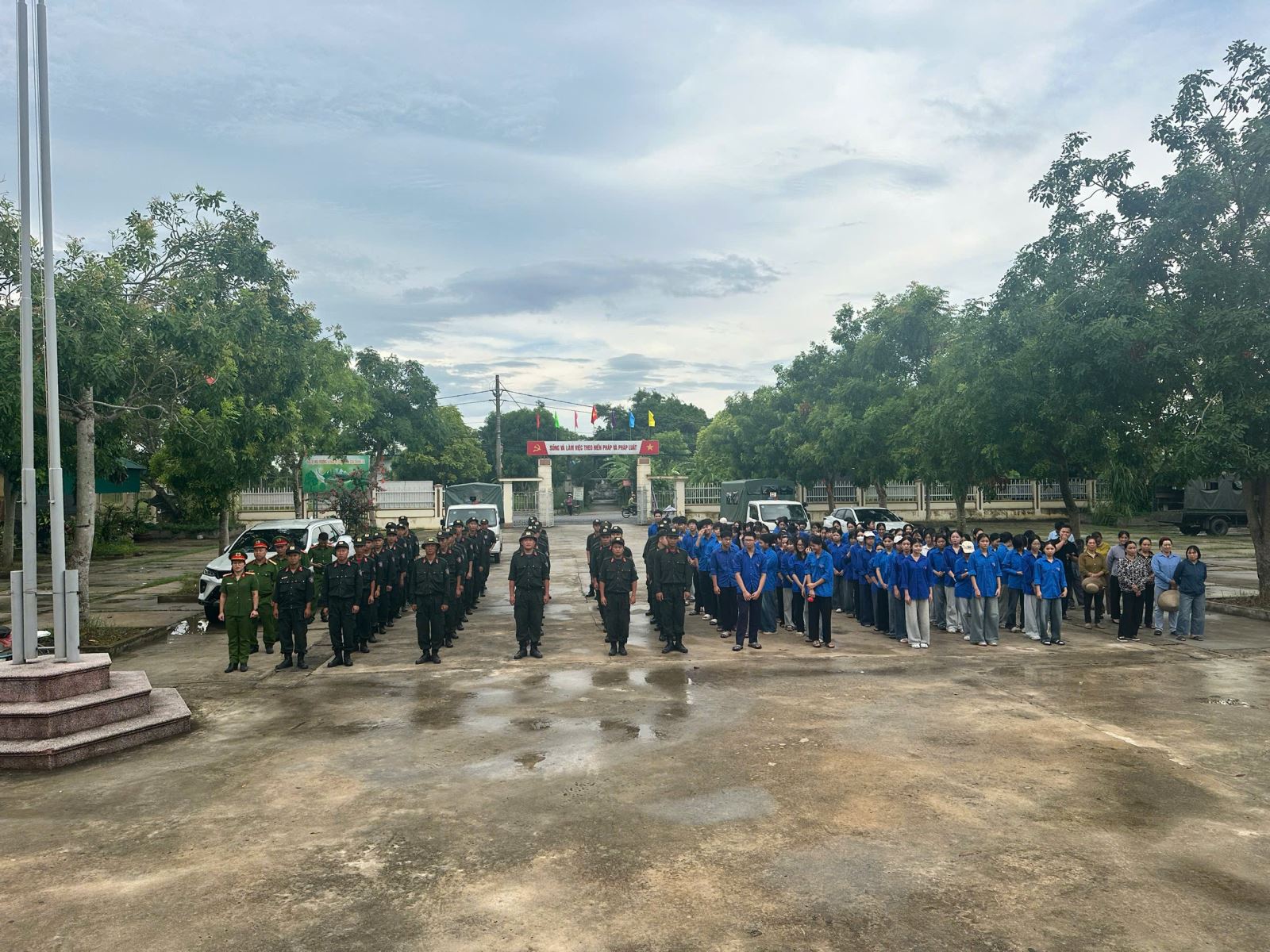Công an xã Thư Vũ tham mưu Ủy ban nhân dân xã ra quân lập lại trật tự đô thị, vệ sinh môi trường và phòng chống thiên tai trên địa bàn
