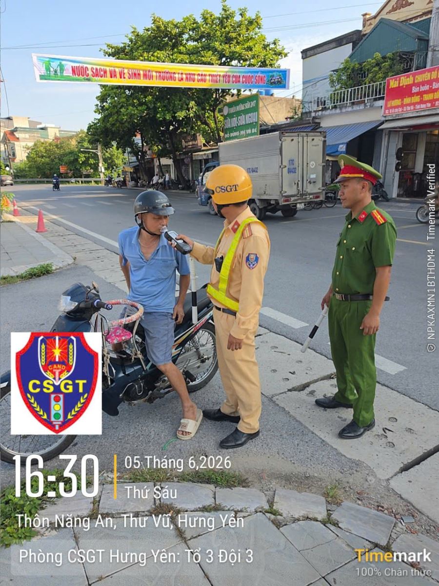 Công an xã Thư Vũ phối hợp Phòng Cảnh sát giao thông kiểm tra nồng độ cồn, xử lý nghiêm các vi phạm trật tự an toàn giao thông