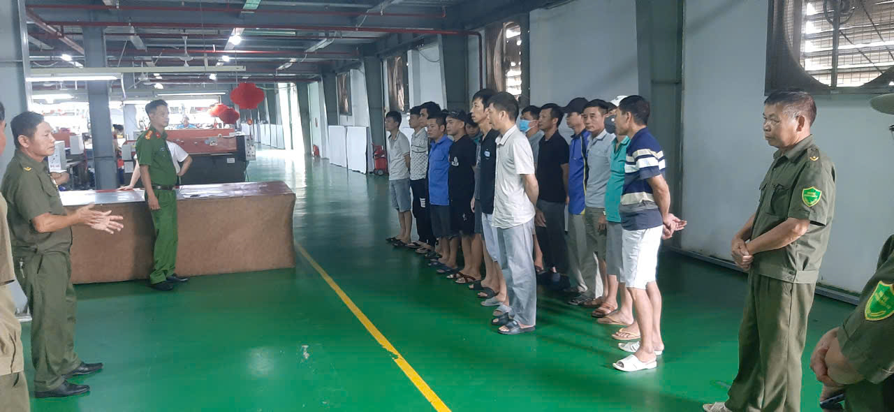 CÔNG AN XÃ NAM THÁI NINH TỔ CHỨC KIỂM TRA, TEST NHANH MA TÚY ĐỐI VỚI CÔNG NHÂN TẠI DOANH NGHIỆP TRÊN ĐỊA BÀN     