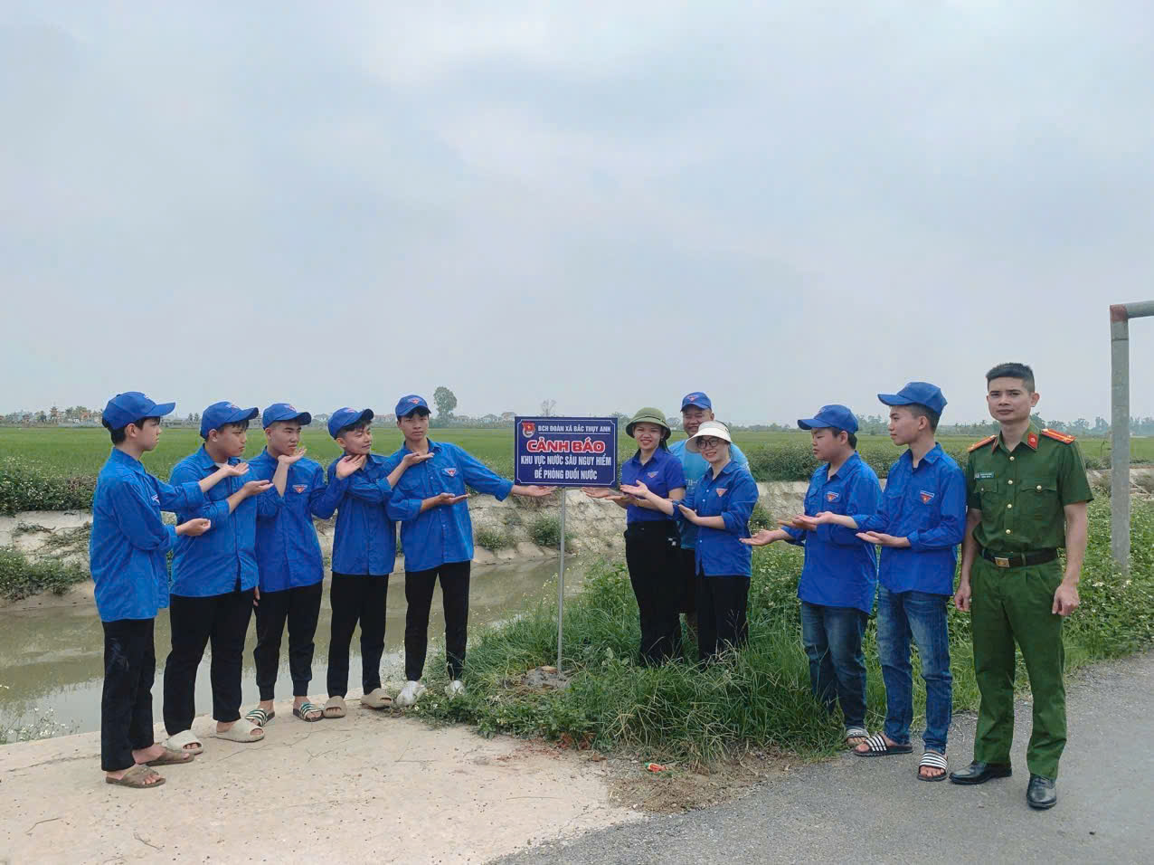Công an xã Bắc Thuỵ Anh chung tay phòng, chống đuối nước - Vì một mùa hè an toàn