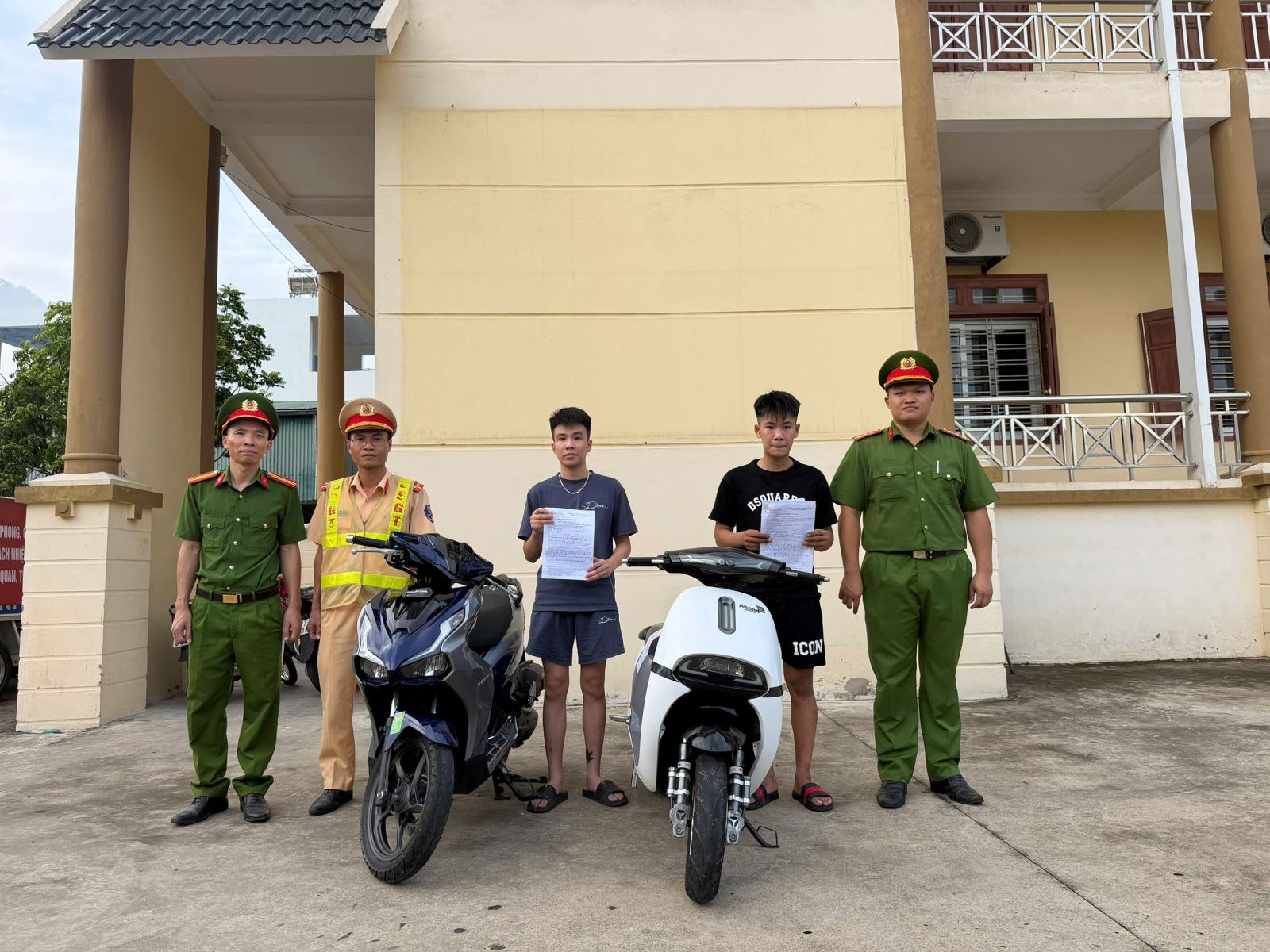Công an xã Tiền Hải phối hợp xử lý nhóm thanh thiếu niên “bốc đầu” gây mất an toàn giao thông