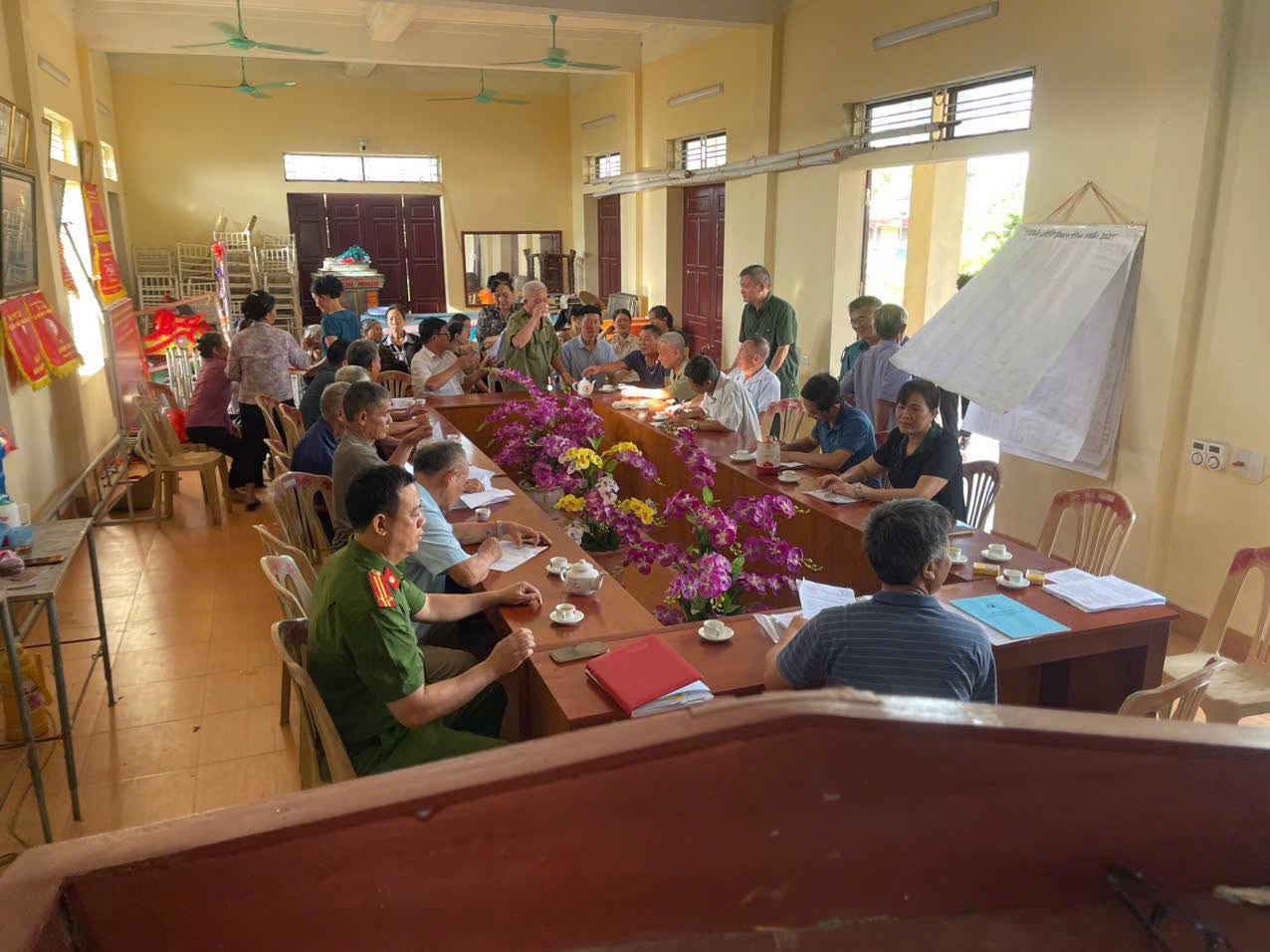 Công an xã Thần Khê chủ động nắm tình hình Nhân dân liên quan đến chủ trương sáp nhập thôn