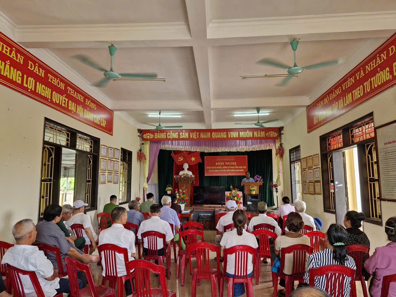 Công an xã Đồng Châu tổ chức Hội nghị tuyên truyền phòng, chống tội phạm công nghệ cao và các hành vi lừa đảo trên không gian mạng.