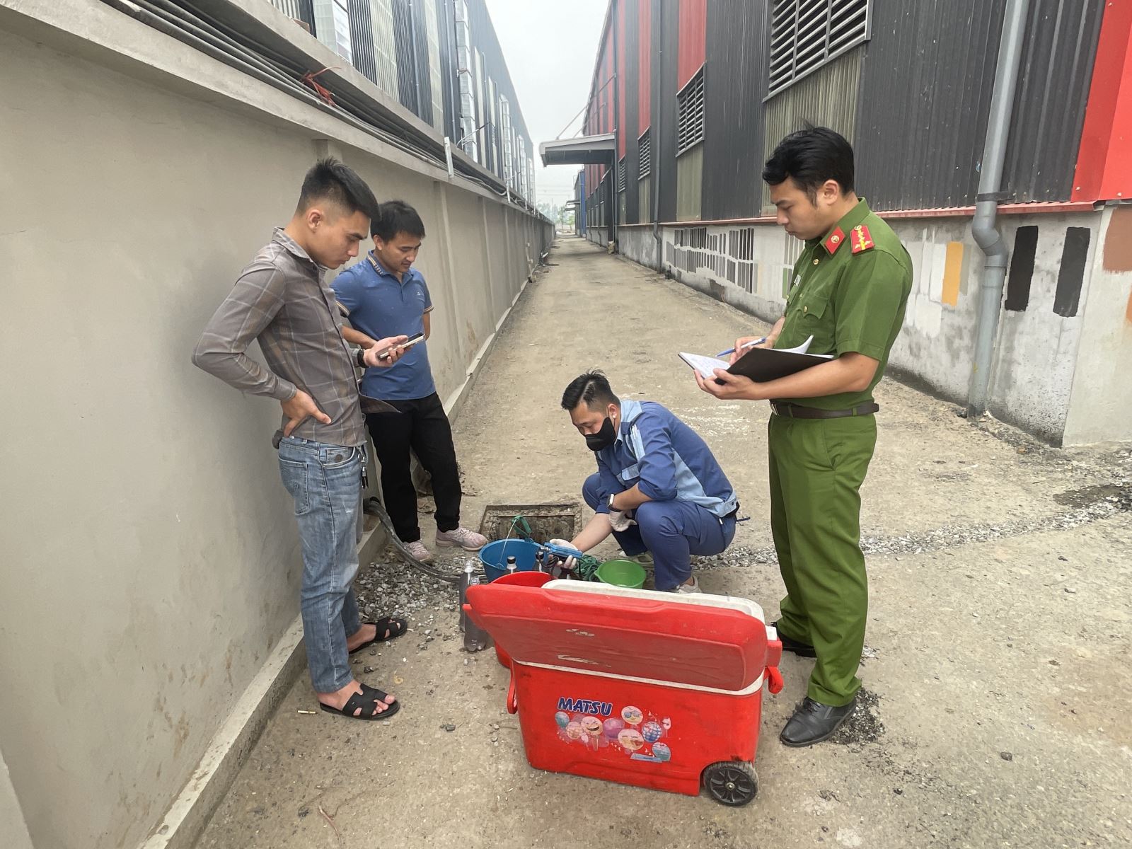 Phòng Cảnh sát kinh tế kiểm tra, phát hiện, xử lý doanh nghiệp xả chất thải không qua xử lý ra môi trường