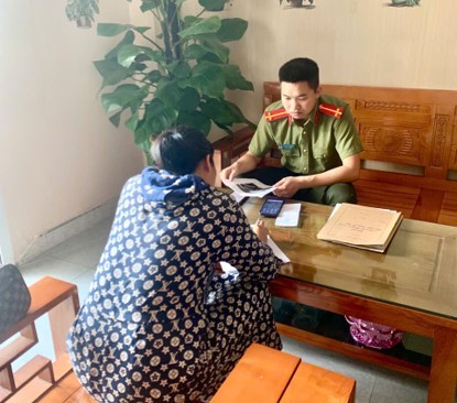 Công an xã Thư Trì tuyên truyền, nhắc nhở trường hợp chia sẻ, bình luận thông tin chưa được kiểm chứng trên không gian mạng