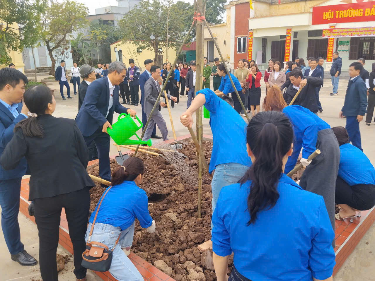 CÔNG AN XÃ NAM TIÊN HƯNG TÍCH CỰC TRIỂN KHAI PHONG TRÀO “TẾT TRỒNG CÂY ĐỜI ĐỜI NHỚ ƠN BÁC HỒ” NĂM 2026