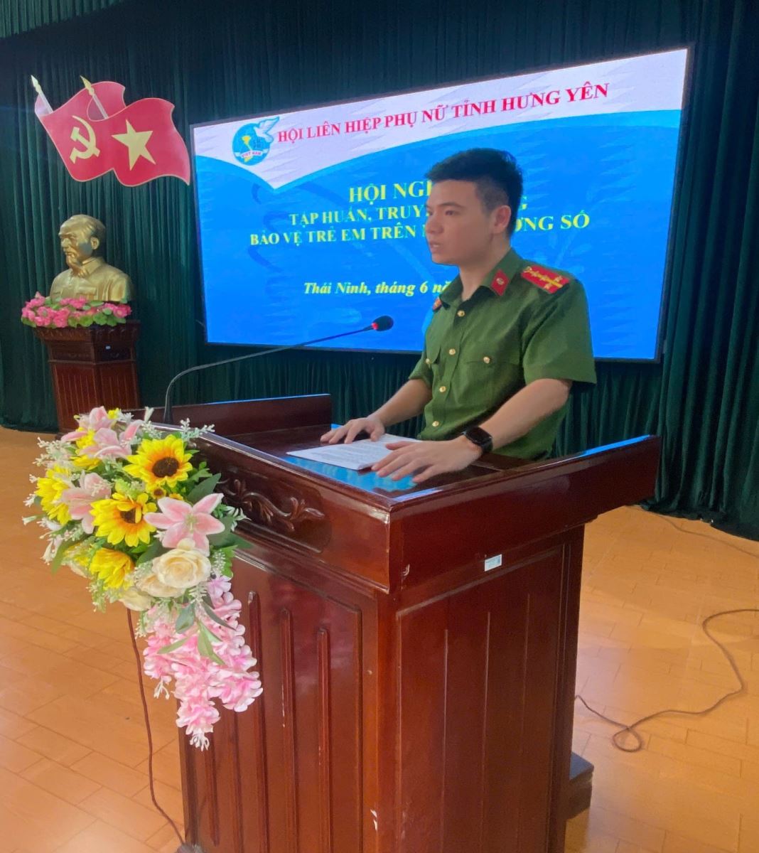 Công an xã Thái Ninh Phối hợp Hội Liên hiệp Phụ nữ xã tổ chức tuyên truyền kiến thức về bảo vệ trẻ em trên môi trường số