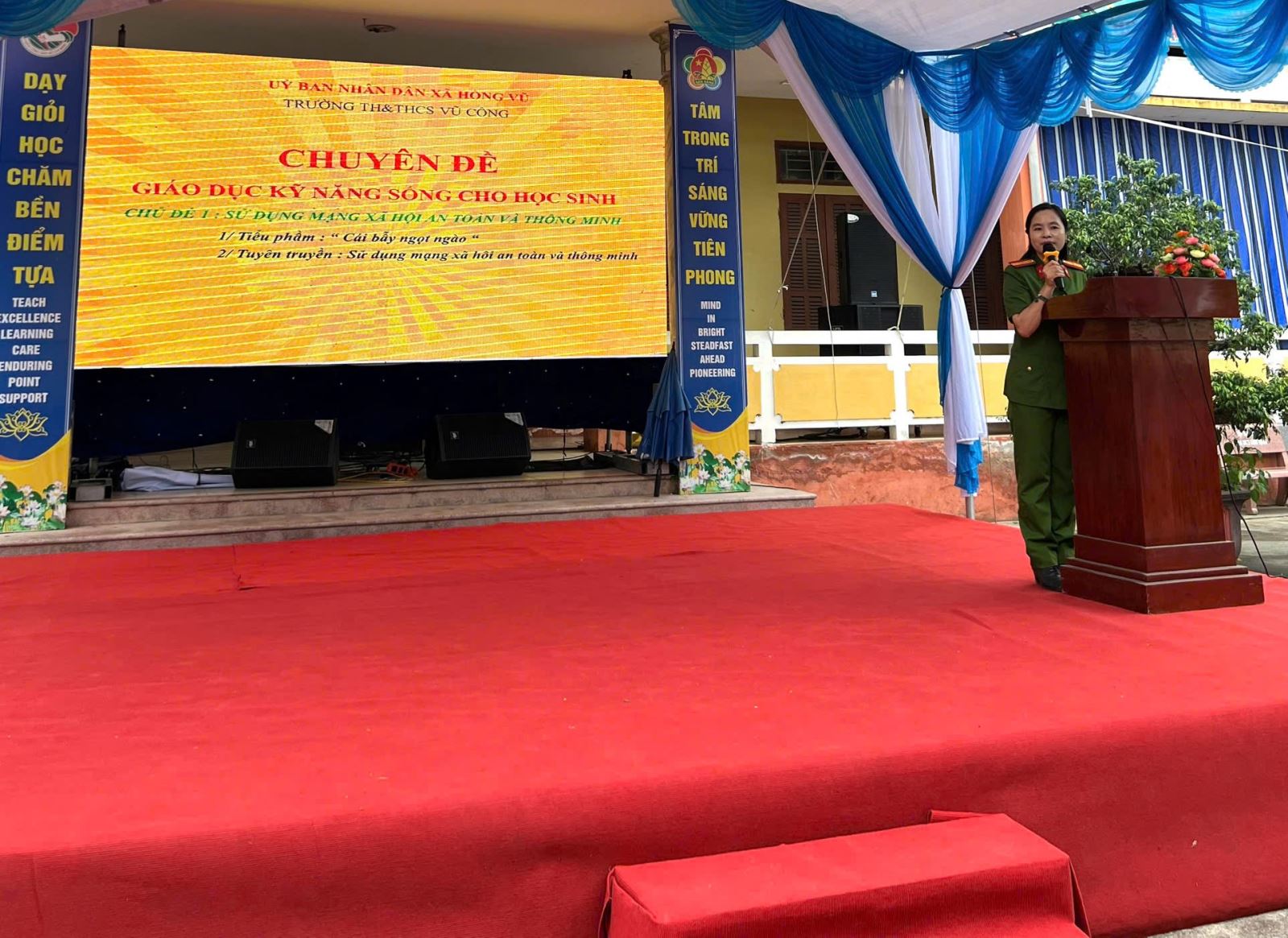 Công an xã Hồng Vũ tuyên truyền kỹ năng an toàn cho học sinh trước kỳ nghỉ hè