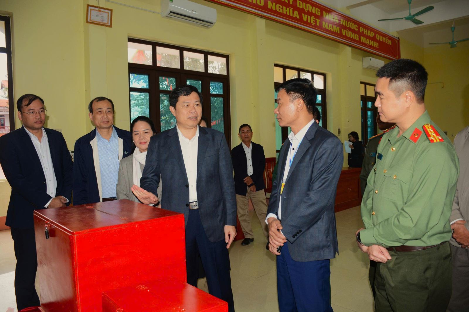 Đồng chí Trần Quốc Toản, Phó Bí thư Thường trực Tỉnh ủy, Chủ tịch Ủy ban MTTQ Việt Nam tỉnh kiểm tra công tác chuẩn bị bầu cử