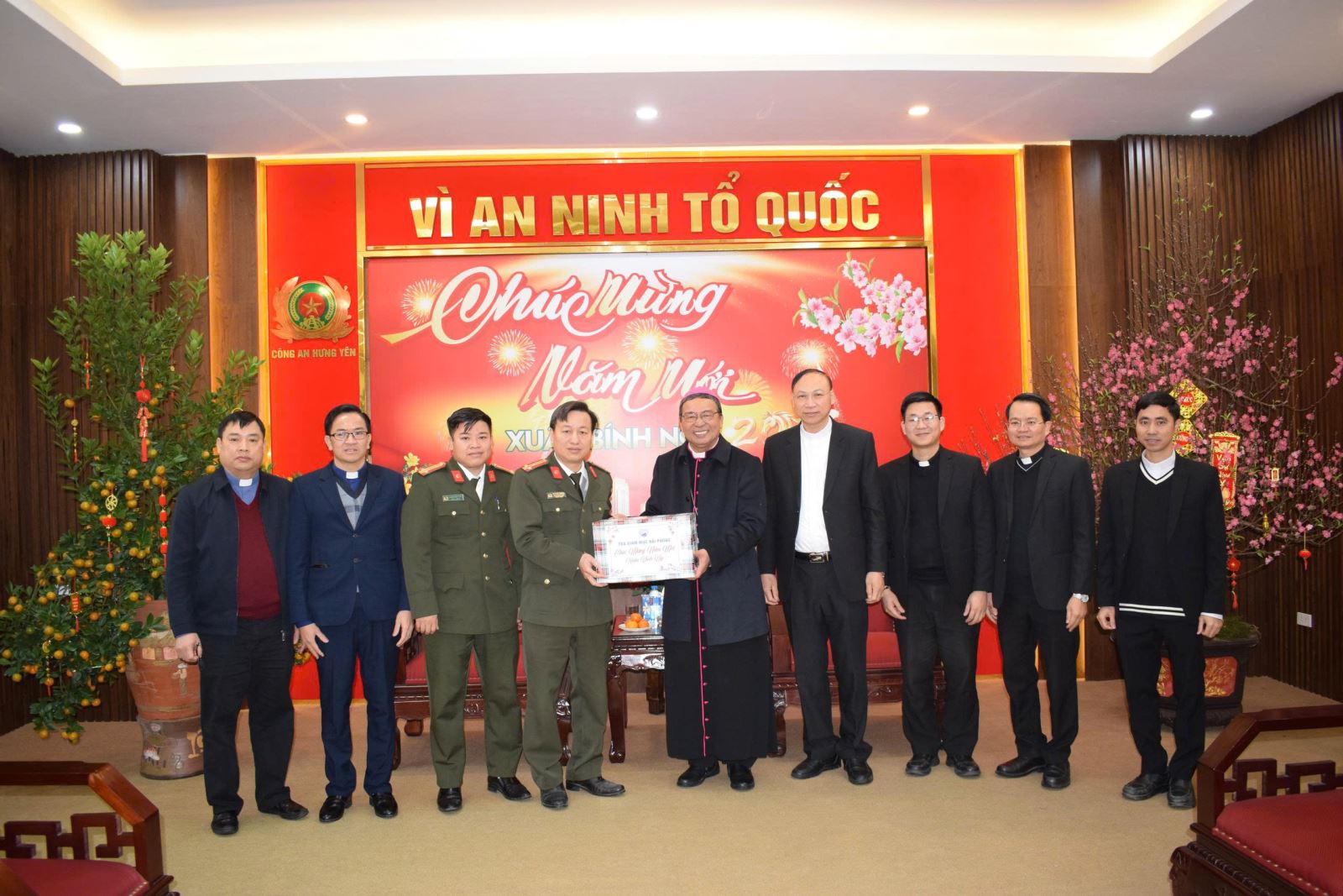 Tòa Giám mục Giáo phận Hải Phòng thăm, chúc Tết Công an tỉnh Hưng Yên
