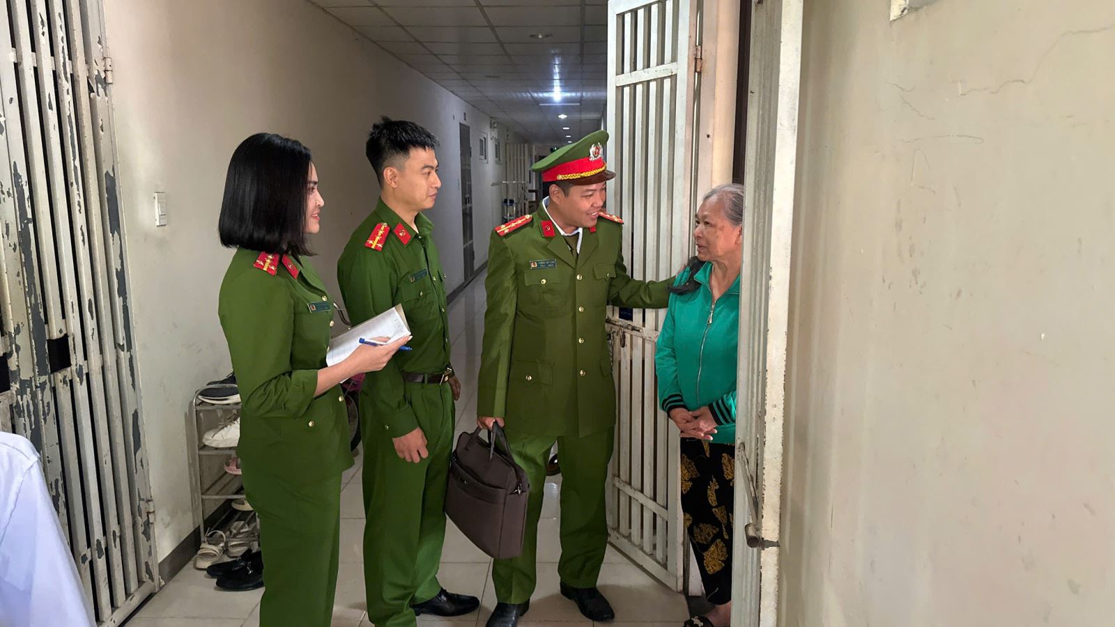 Lực lượng Cảnh sát khu vực tăng cường công tác nắm tình hình, quản lý địa bàn, quản lý cư trú tại các khu chung cư, khu đô thị mới 