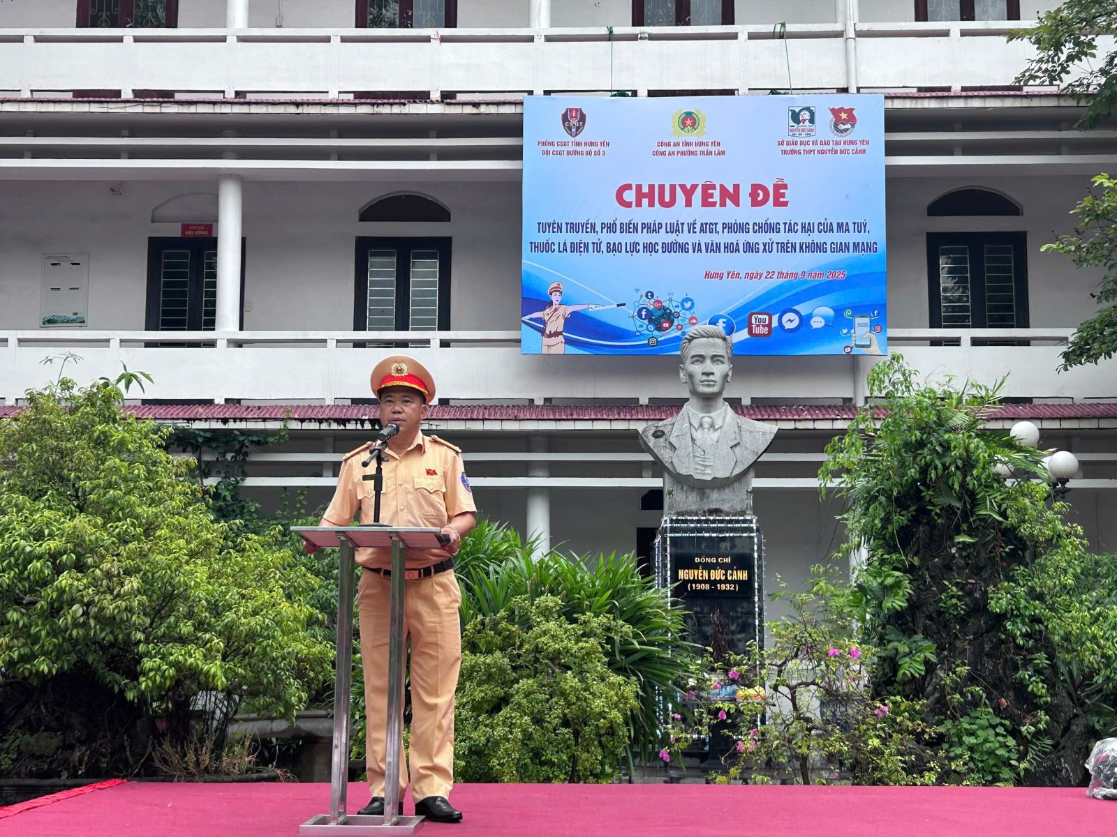 Đội Cảnh sát giao thông đường bộ số 3 tích cực tuyên truyền, phổ biến Luật Trật tự, an toàn giao thông tại các cơ sở giáo dục trên tuyến, địa bàn