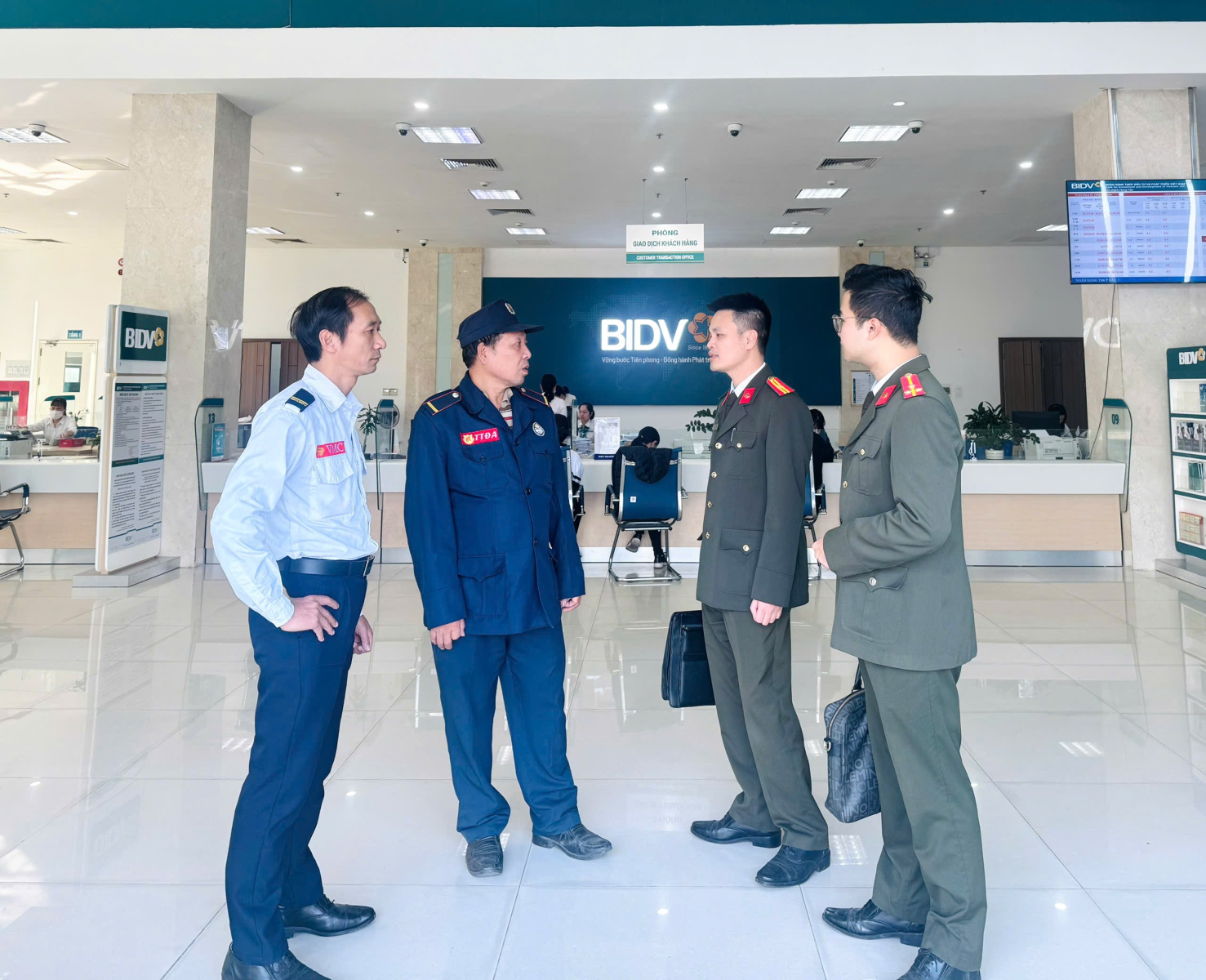 Nâng cao hiệu quả công tác phối hợp đảm bảo an ninh trật tự lĩnh vực tiền tệ, ngân hàng trên địa bàn tỉnh Hưng Yên