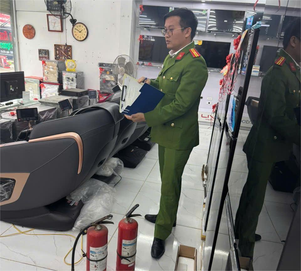 Công an xã Bình Thanh, tỉnh Hưng Yên: xử phạt 02 cơ sở kinh doanh vi phạm quy định về PCCC và CNCH