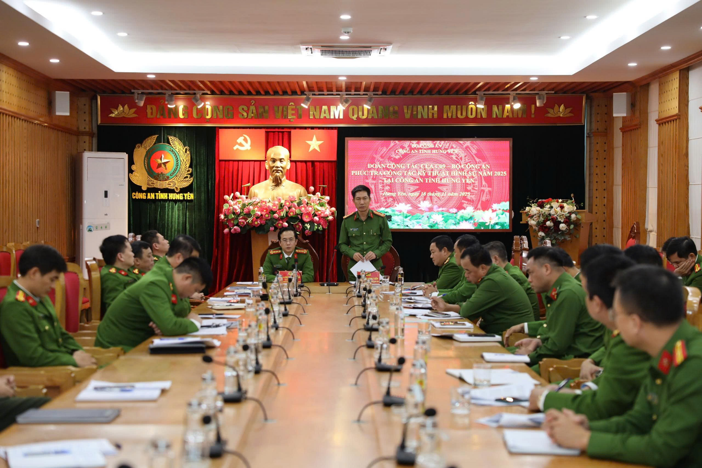 Đoàn công tác Viện Khoa học hình sự, Bộ Công an phúc tra công tác kỹ thuật hình sự năm 2025 tại Công an tỉnh Hưng Yên