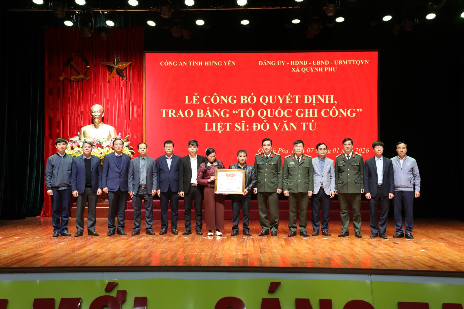 Lễ Công bố Quyết định và trao Bằng “Tổ quốc ghi công” cho liệt sĩ Đỗ Văn Tú