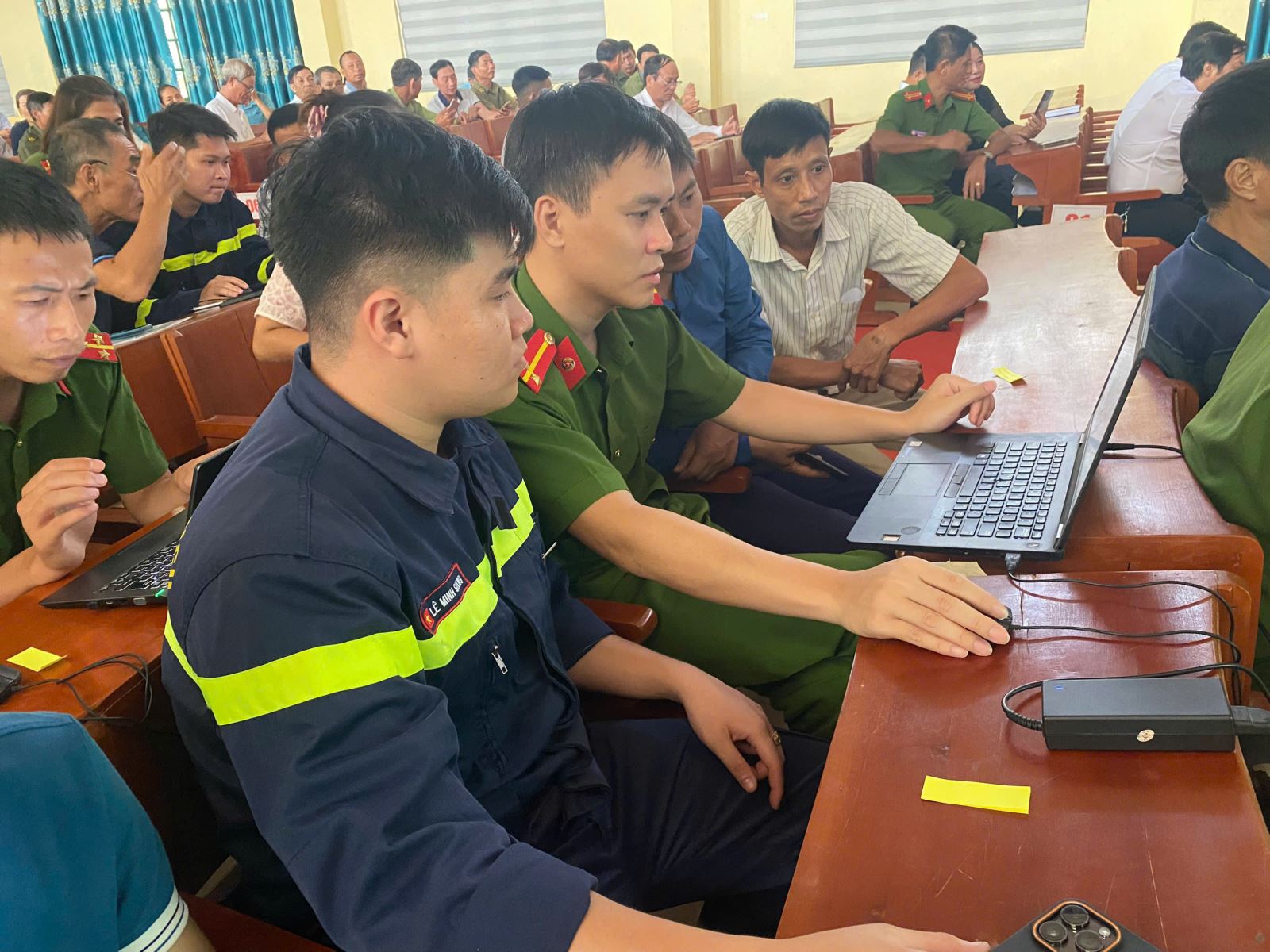 Công an xã Tiên Hưng: Tổ chức Hội nghị triển khai luật PCCC và tập huấn khai báo cập nhật thông tin của cơ sở thuôc diện quản lý về PCCC