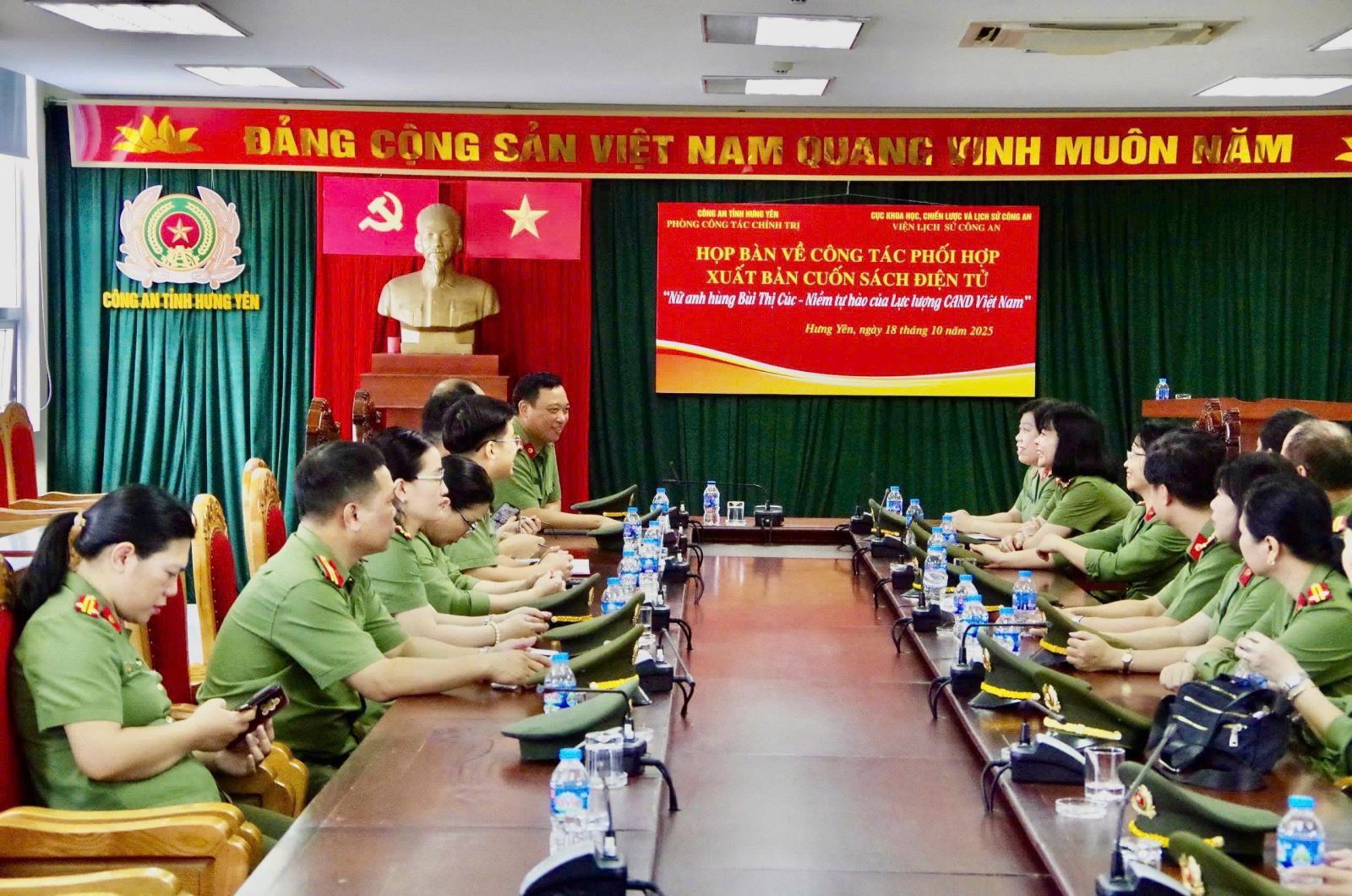 Họp bàn về công tác phối hợp xuất bản cuốn sách điện tử “Nữ anh hùng Bùi Thị Cúc - Niềm tự hào của lực lượng Công an nhân dân Việt Nam”