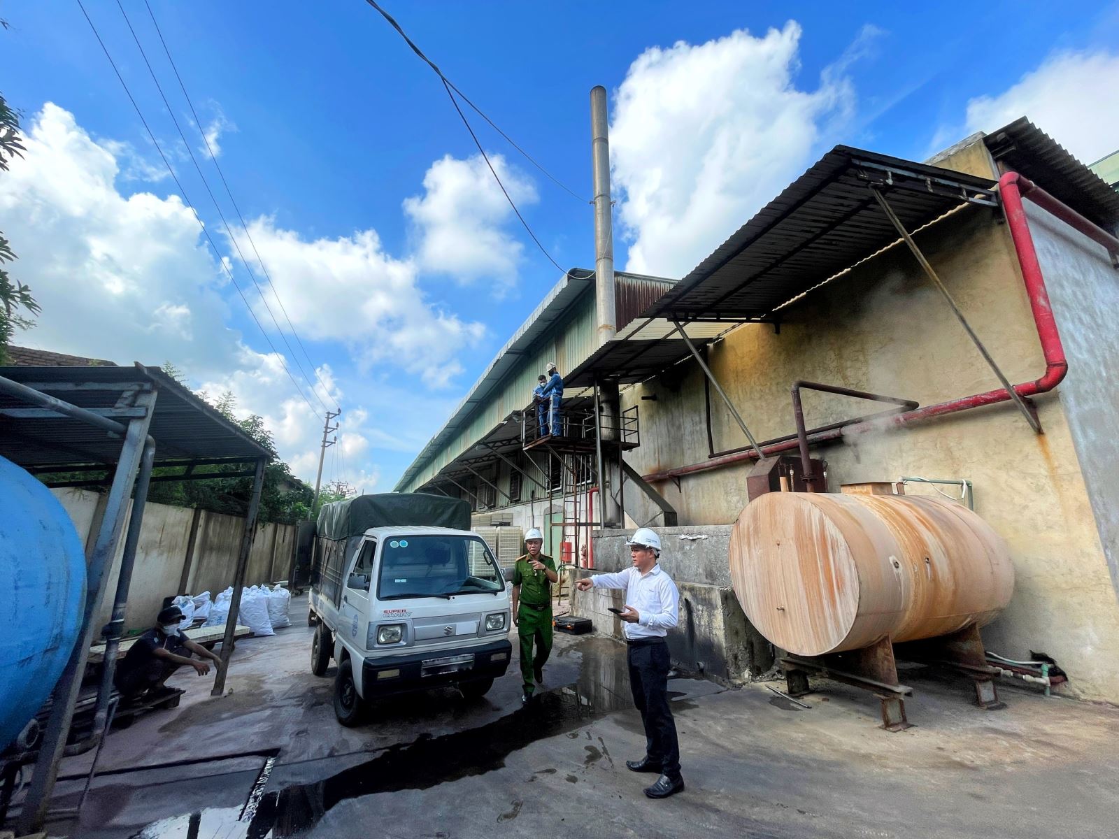 Phòng Cảnh sát kinh tế kiên quyết xử lý các doanh nghiệp có hành vi thải khí thải vượt quy chuẩn ra môi trường