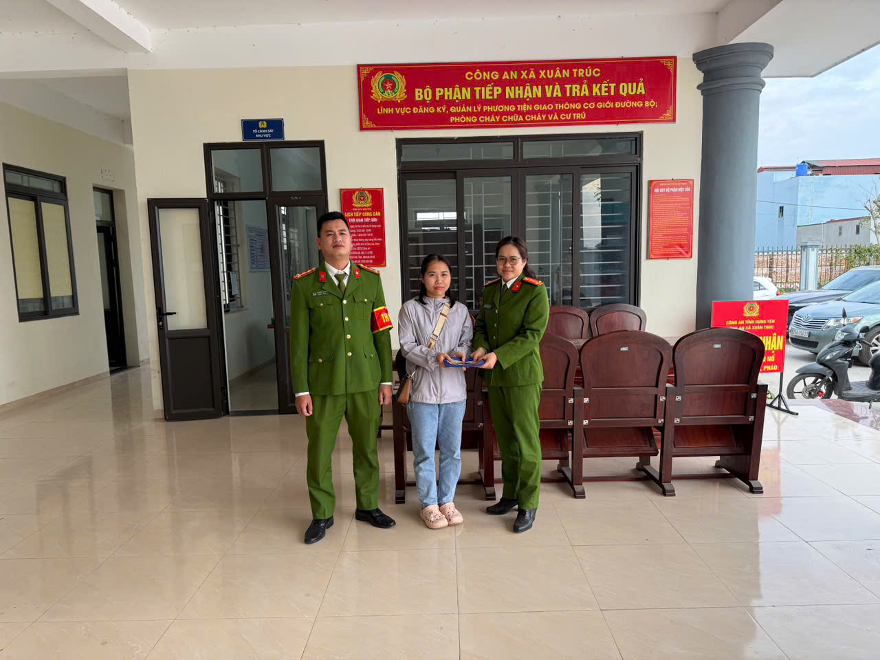 NHẬN LẠI TÀI SẢN GIÁ TRỊ ĐÁNH RƠI, NGƯỜI DÂN CẢM KÍCH GỬI THƯ CẢM ƠN LỰC LƯỢNG CÔNG AN XÃ XUÂN TRÚC