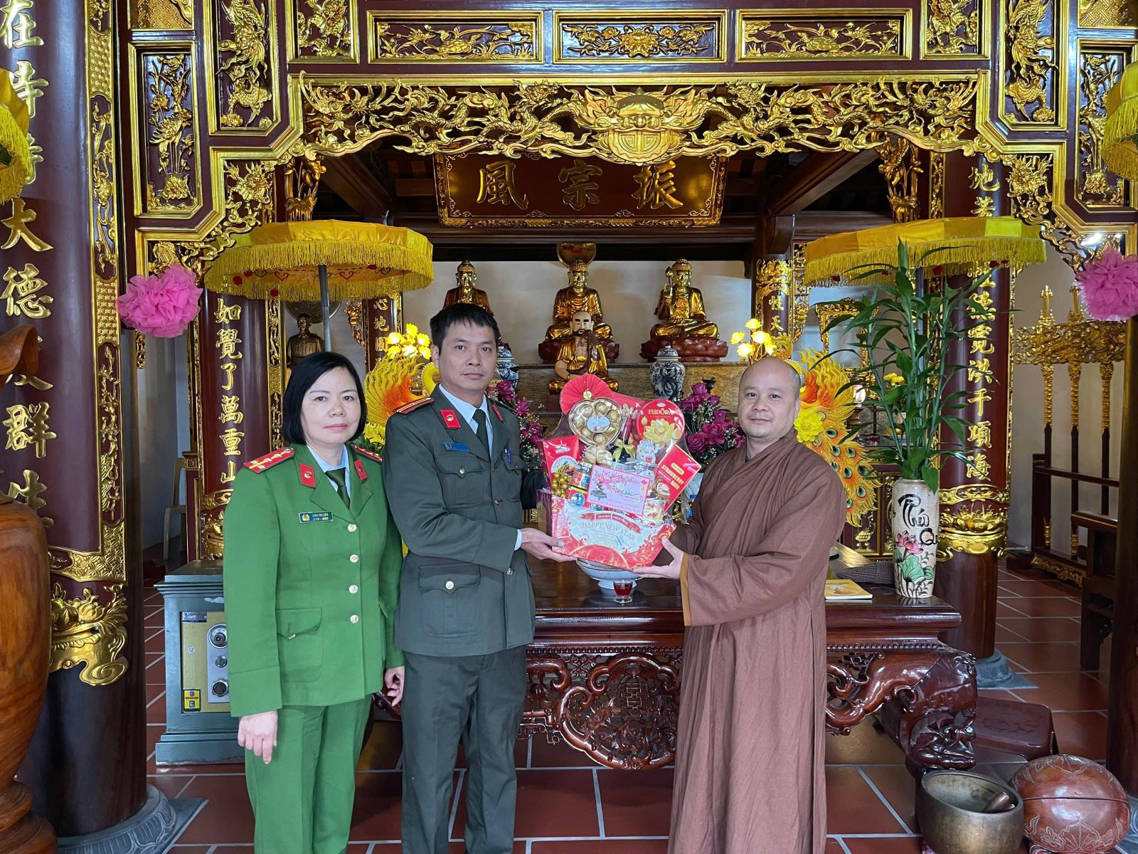 Công an xã Nam Thái Ninh thăm, chúc mừng xuân Bính Ngọ 2026 các cơ sở tôn giáo, tín ngưỡng trên địa bàn