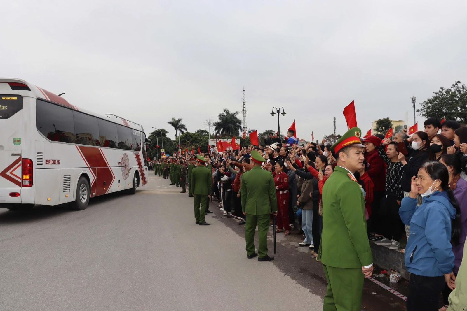 Công an phường Mỹ Hào đảm bảo an ninh, trật tự lễ giao, nhận quân năm 2026