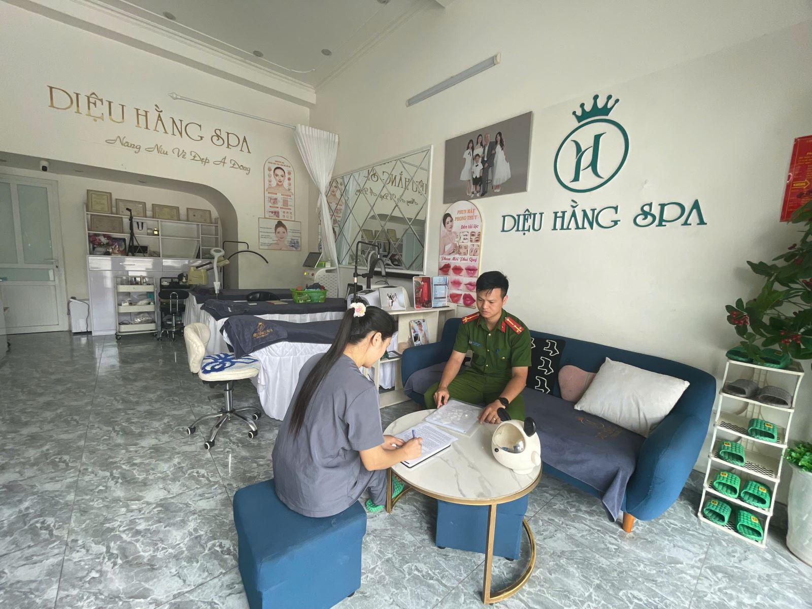Công an xã Nam Thụy Anh tăng cường tuyên truyền, hướng dẫn chấp hành pháp luật trong hoạt động kinh doanh dịch vụ thẩm mỹ