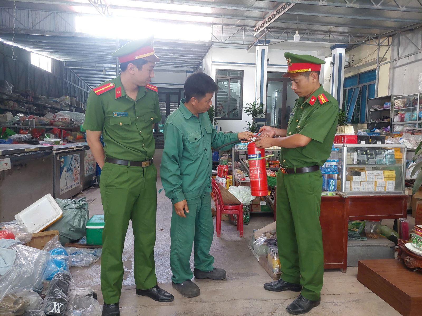 Tích cực tuyên truyền công tác phòng cháy, chữa cháy đối với các hộ kinh doanh trên địa bàn xã