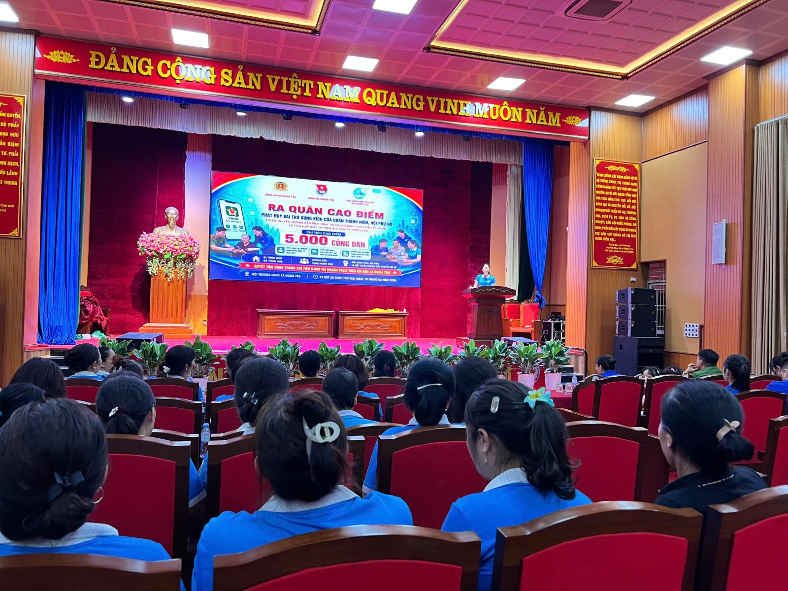 XÃ NGHĨA TRỤ PHÁT HUY VAI TRÒ CỦA ĐOÀN THANH NIÊN, HỘI PHỤ NỮ TRONG HỖ TRỢ NGƯỜI DÂN KÍCH HOẠT TÀI KHOẢN ĐỊNH DANH ĐIỆN TỬ VNEID