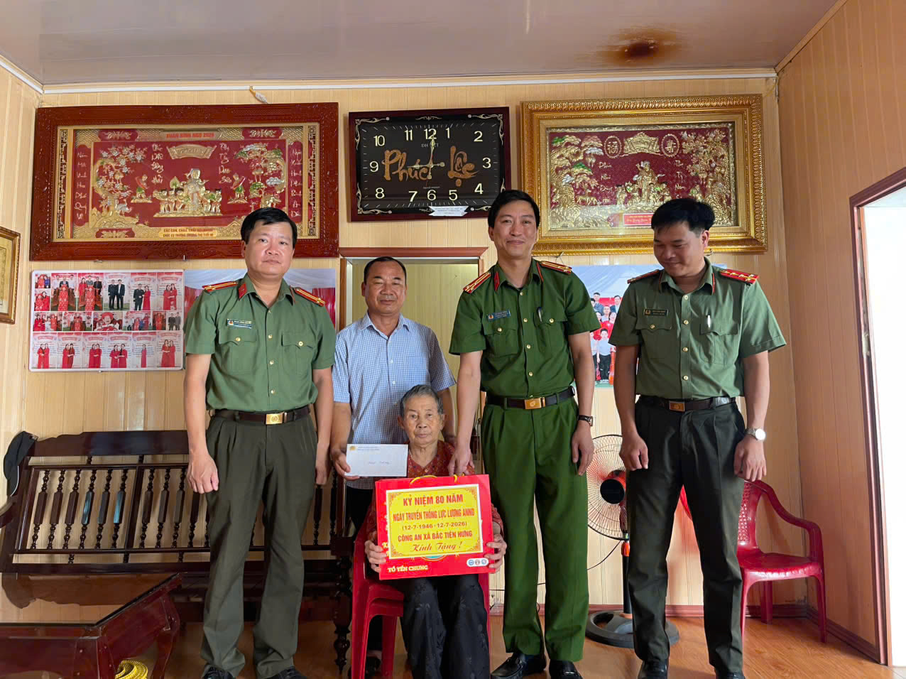CÔNG AN XÃ BẮC TIÊN HƯNG TỔ CHỨC HOẠT ĐỘNG TRI ÂN NHÂN KỶ NIỆM 80 NĂM NGÀY TRUYỀN THỐNG LỰC LƯỢNG AN NINH NHÂN DÂN VIỆT NAM