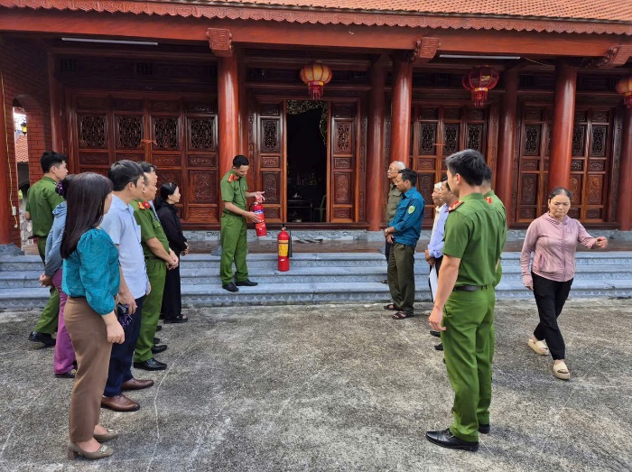 CÔNG AN XÃ NAM ĐÔNG HƯNG TỔ CHỨC TUYÊN TRUYỀN THÁNG CAO ĐIỂM PHÒNG CHÁY, CHỮA CHÁY VÀ CỨU NẠN, CỨU HỘ NĂM 2025