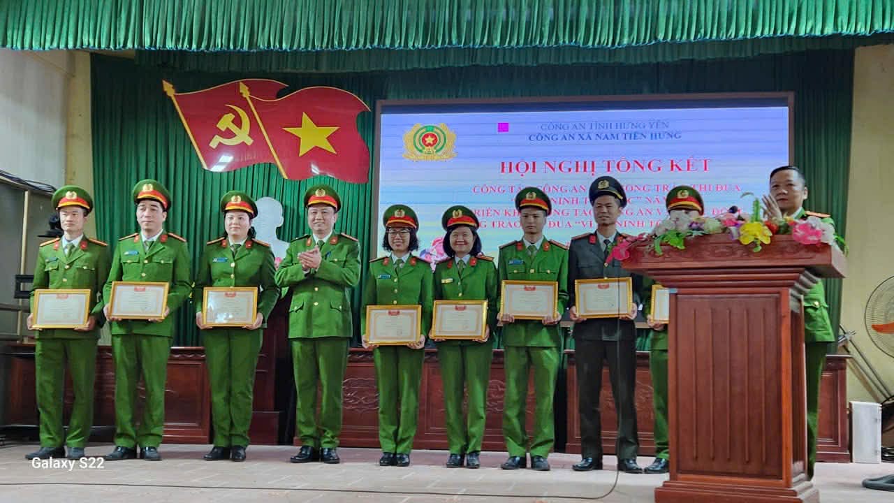 Công an xã Nam Tiên Hưng tổ chức Hội nghị tổng kết công tác Công an năm 2025, triển khai phương hướng, nhiệm vụ năm 2026 và phát động phong trào thi đua 
