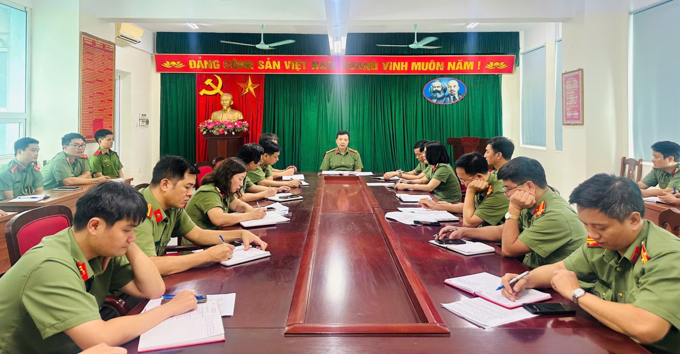 Phòng An ninh nội địa - Công an tỉnh Hưng yên tổ chức sinh hoạt chính trị kỷ niệm 136 năm ngày sinh chủ tịch Hồ Chí Minh và phát động đợt thi đua cao điểm “80 ngày lập công vì Tổ quốc bình yên, vì hạn