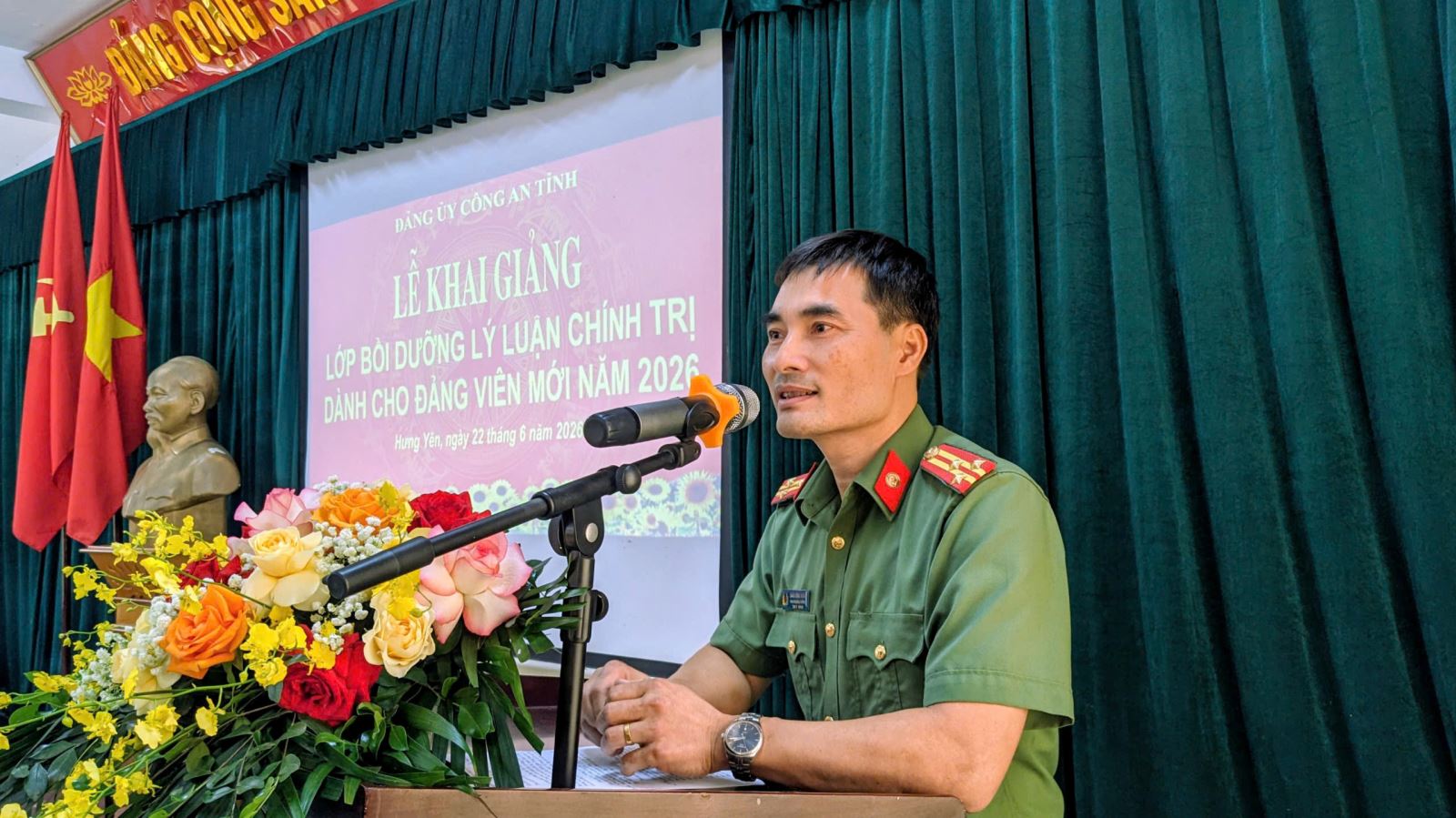 Khai giảng lớp Bồi dưỡng lý luận chính trị dành cho đảng viên mới năm 2026